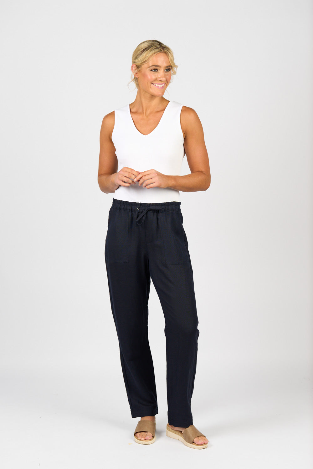 Vassalli Slim Leg Ankle Grazer Elastic Waist Linen Pant