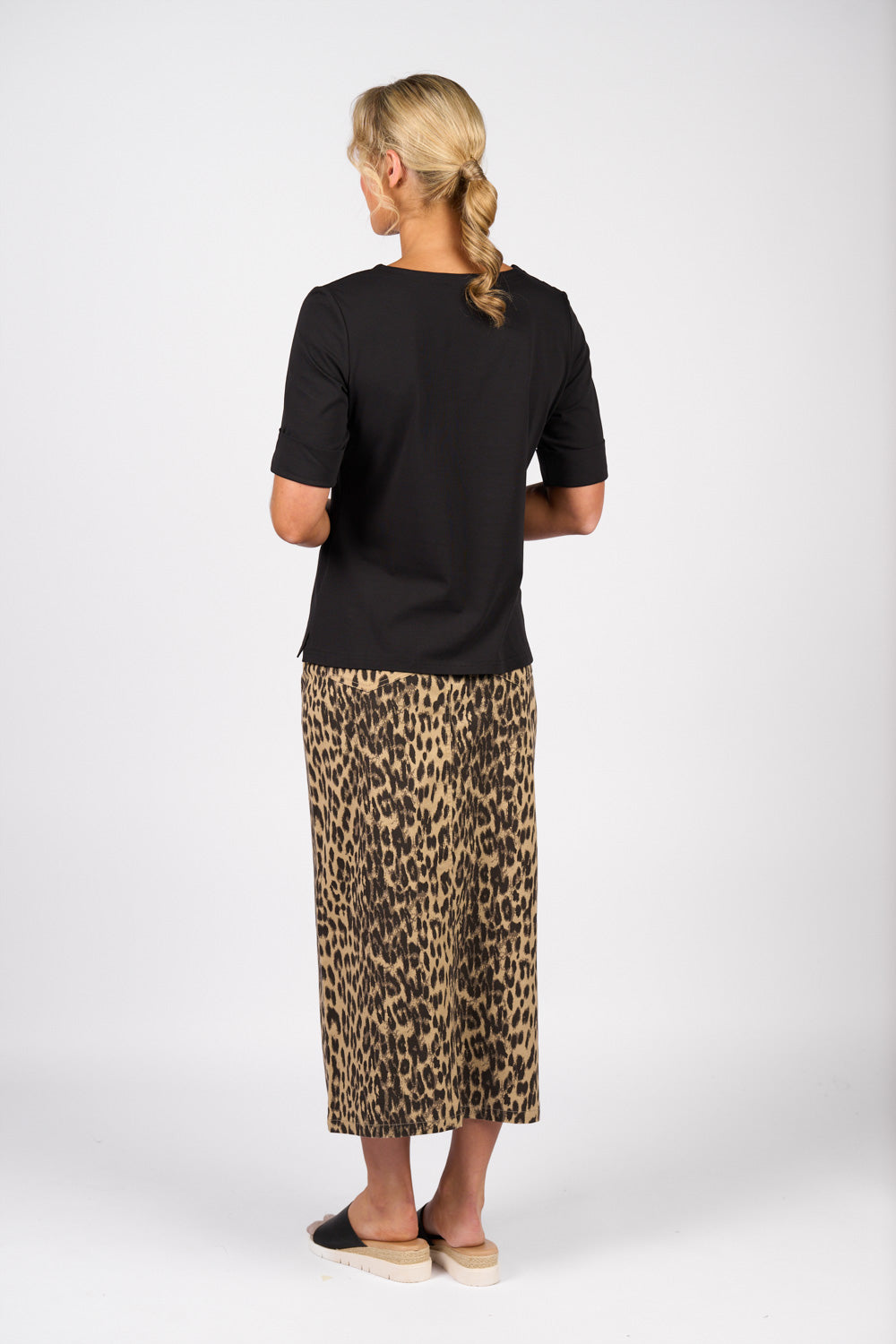 Vassalli V Neck with Cuffed Sleeve