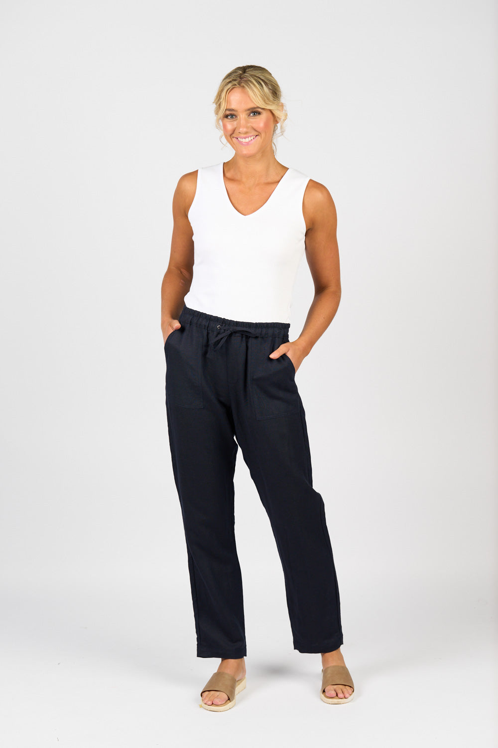 Vassalli Slim Leg Ankle Grazer Elastic Waist Linen Pant
