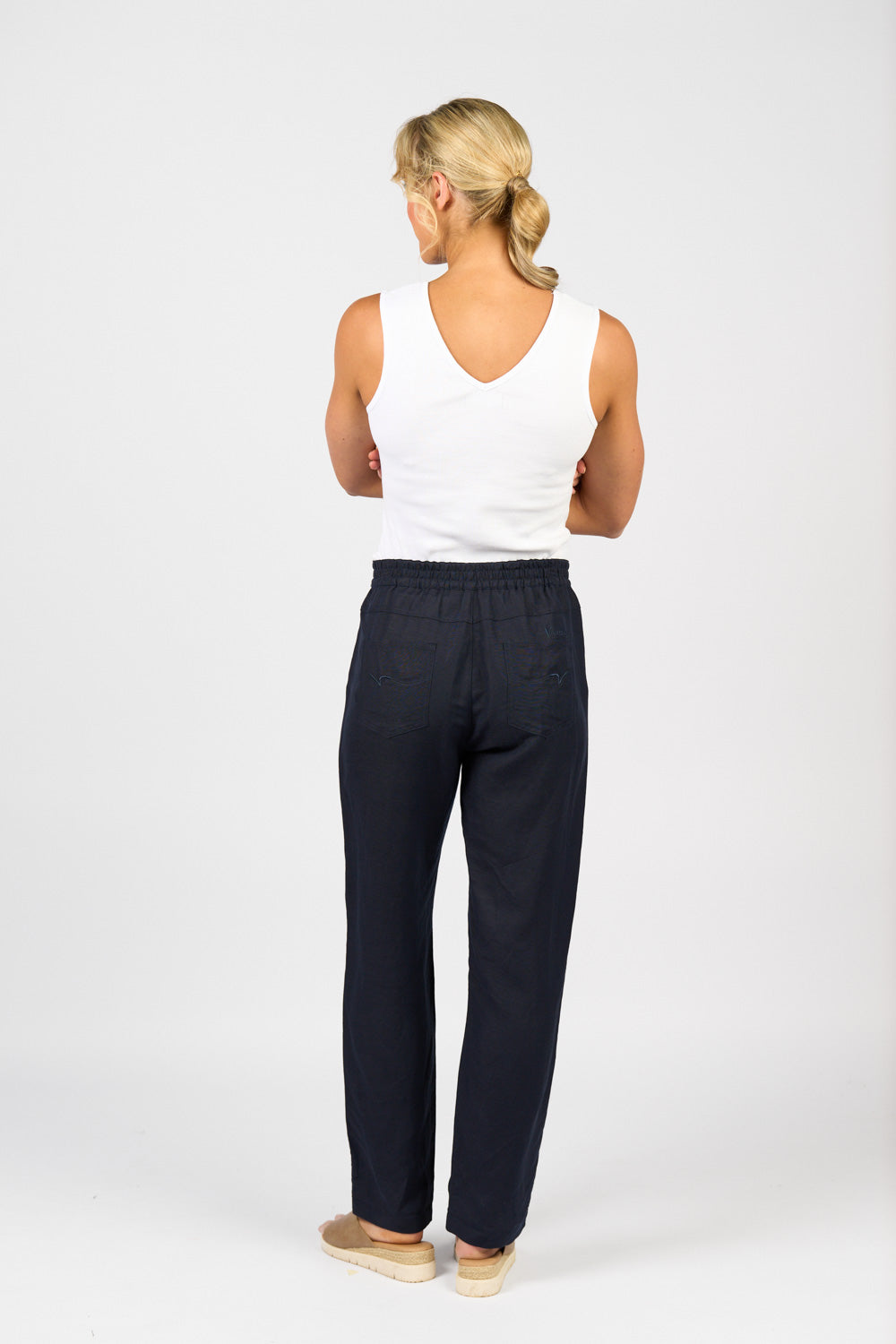 Vassalli Slim Leg Ankle Grazer Elastic Waist Linen Pant