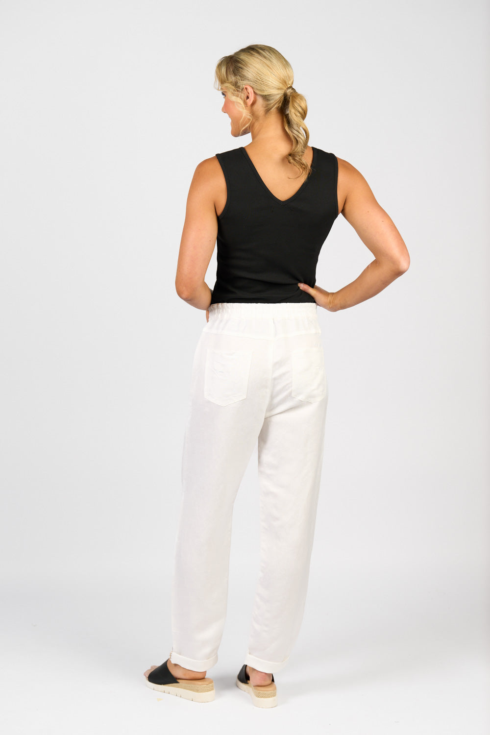 Vassalli Slim Leg Ankle Grazer Elastic Waist Linen Pant