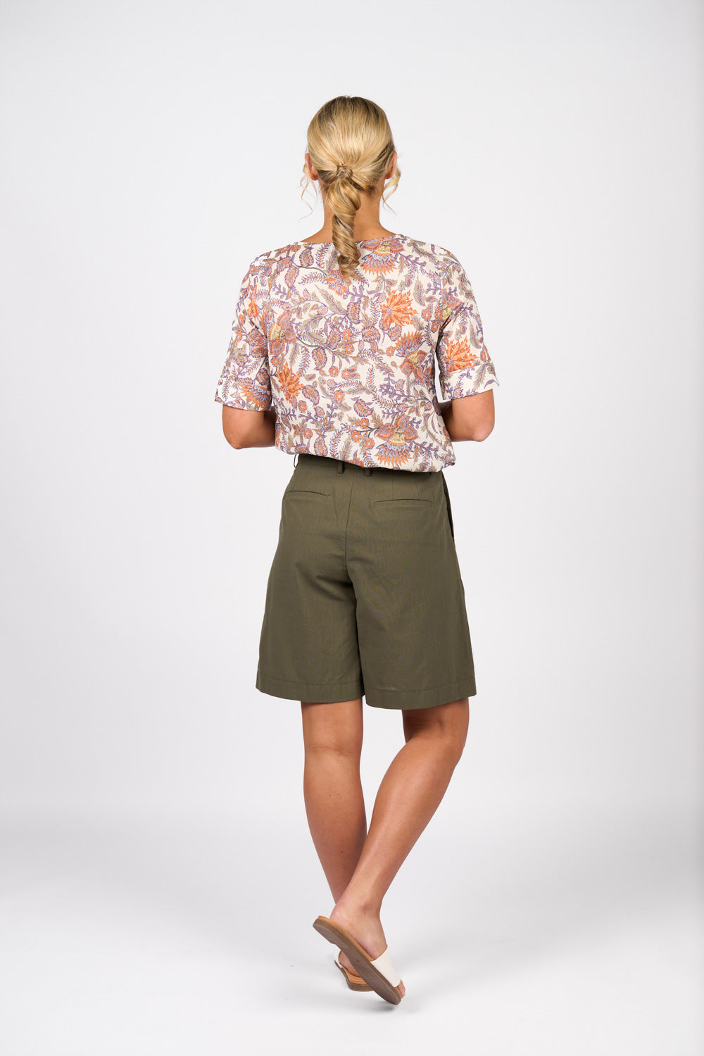 Vassalli Wide Leg Above Knee Short with Pleat