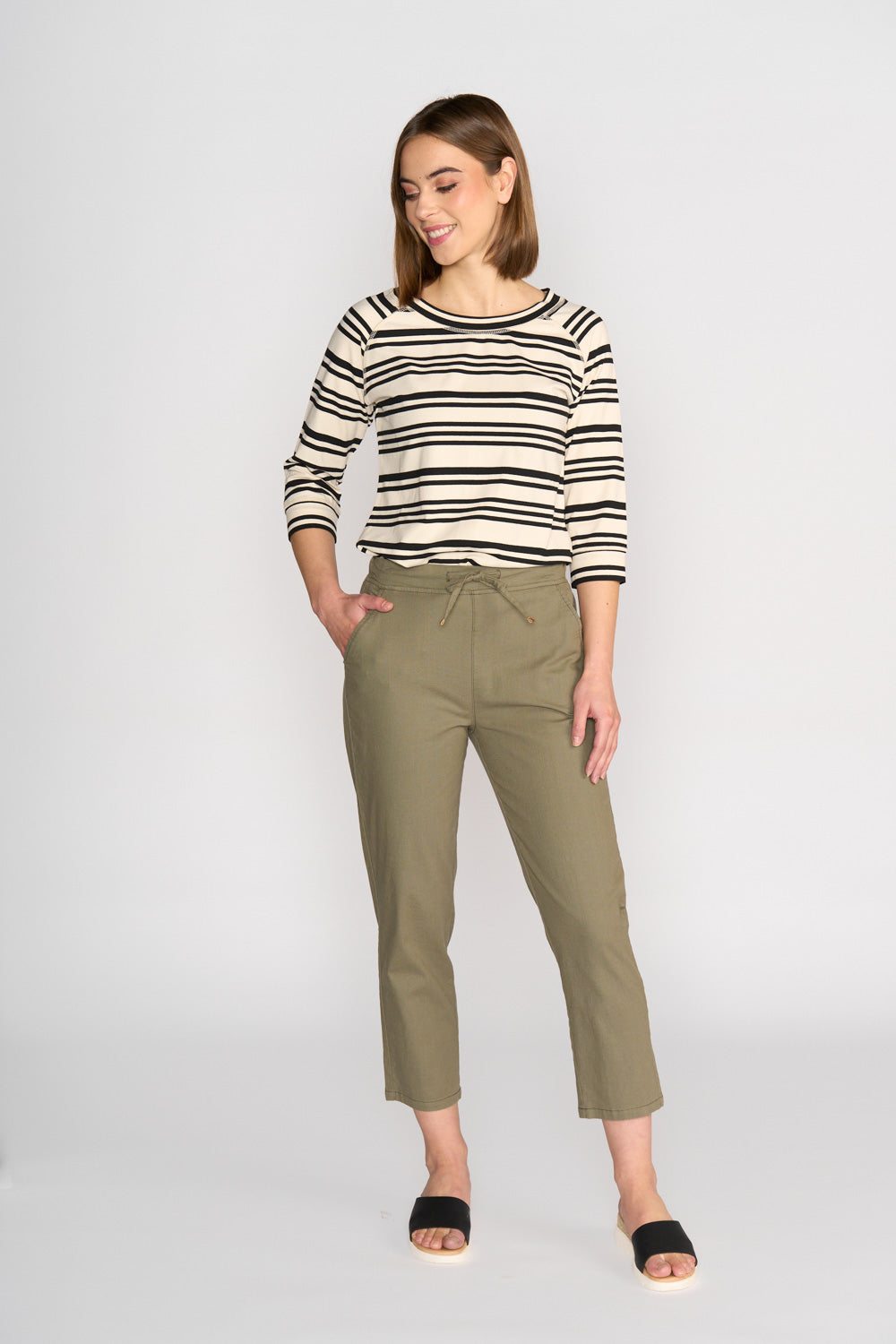 Vassalli 7/8 Length Slim Leg Elastic Waist Pant
